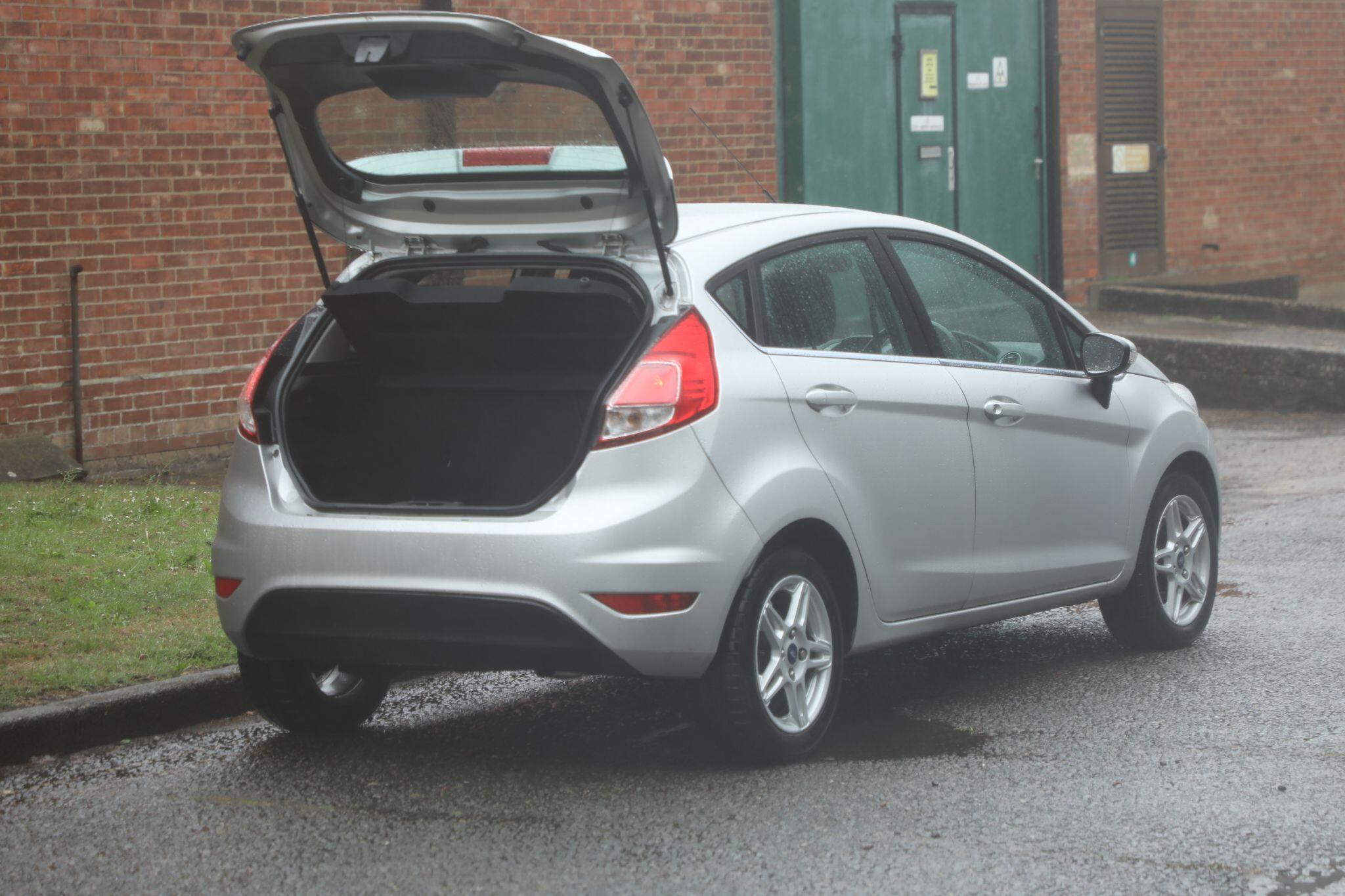 Large vehicle image